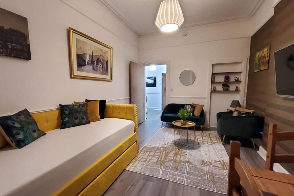 Leith Spectacular Apartment By Sensational Stay Short Lets & Serviced Accommodation With 6 Separate Beds & 2 Baths เอดินบะระ ภายนอก รูปภาพ