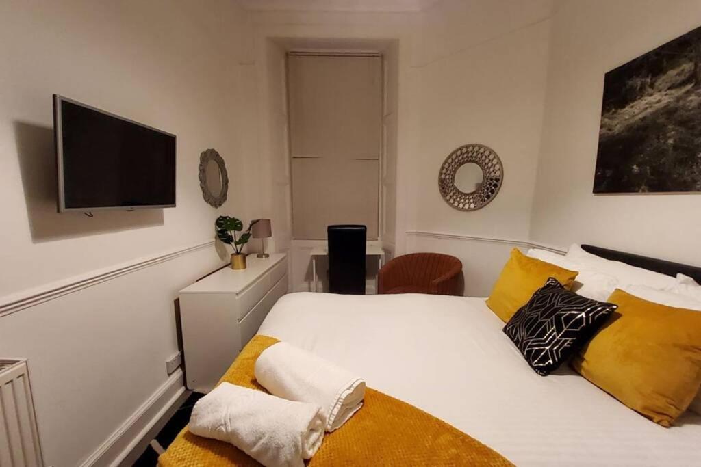 Leith Spectacular Apartment By Sensational Stay Short Lets & Serviced Accommodation With 6 Separate Beds & 2 Baths เอดินบะระ ภายนอก รูปภาพ