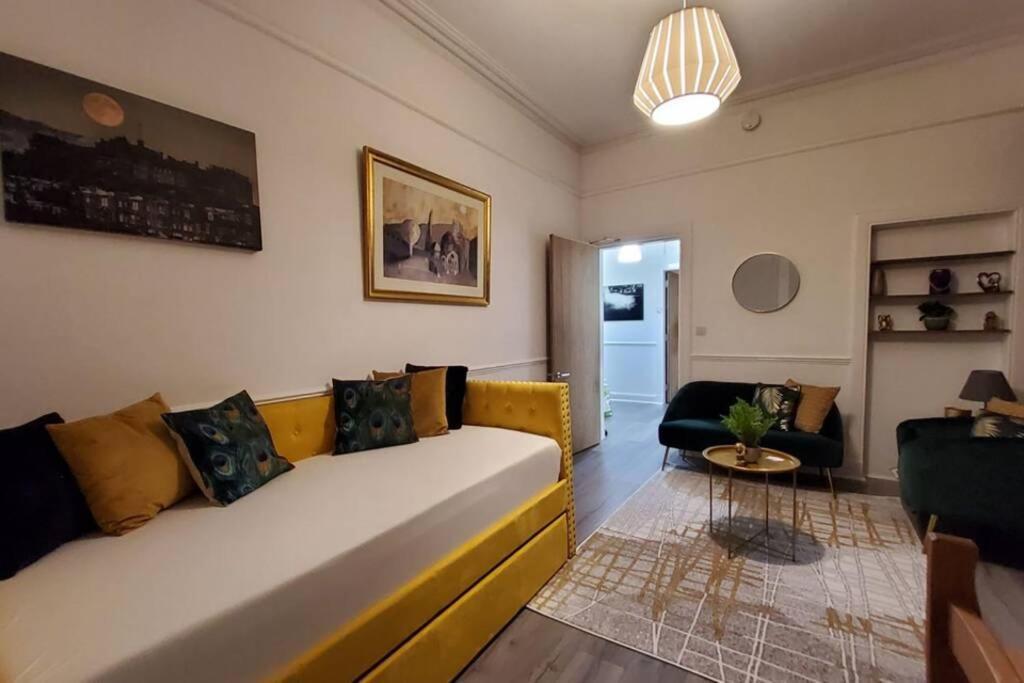 Leith Spectacular Apartment By Sensational Stay Short Lets & Serviced Accommodation With 6 Separate Beds & 2 Baths เอดินบะระ ภายนอก รูปภาพ